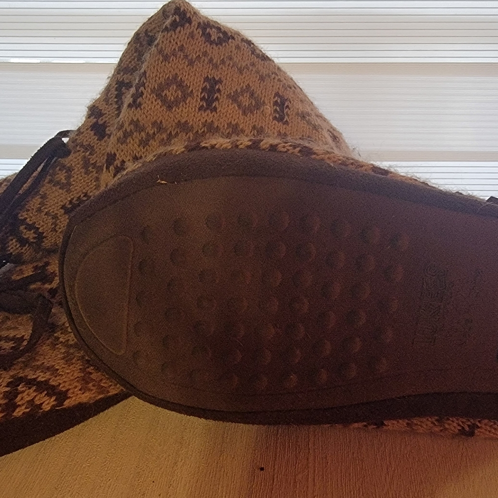 Cozy Brown Patterned Women's Boots - Picture 9 of 12
